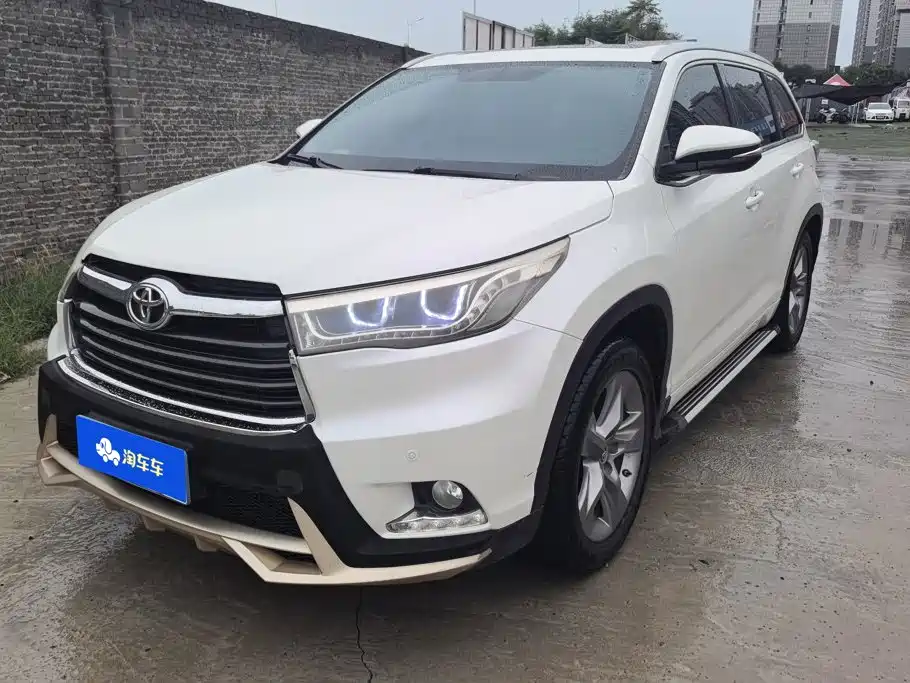 Toyota Highlander 2018 — фото 1