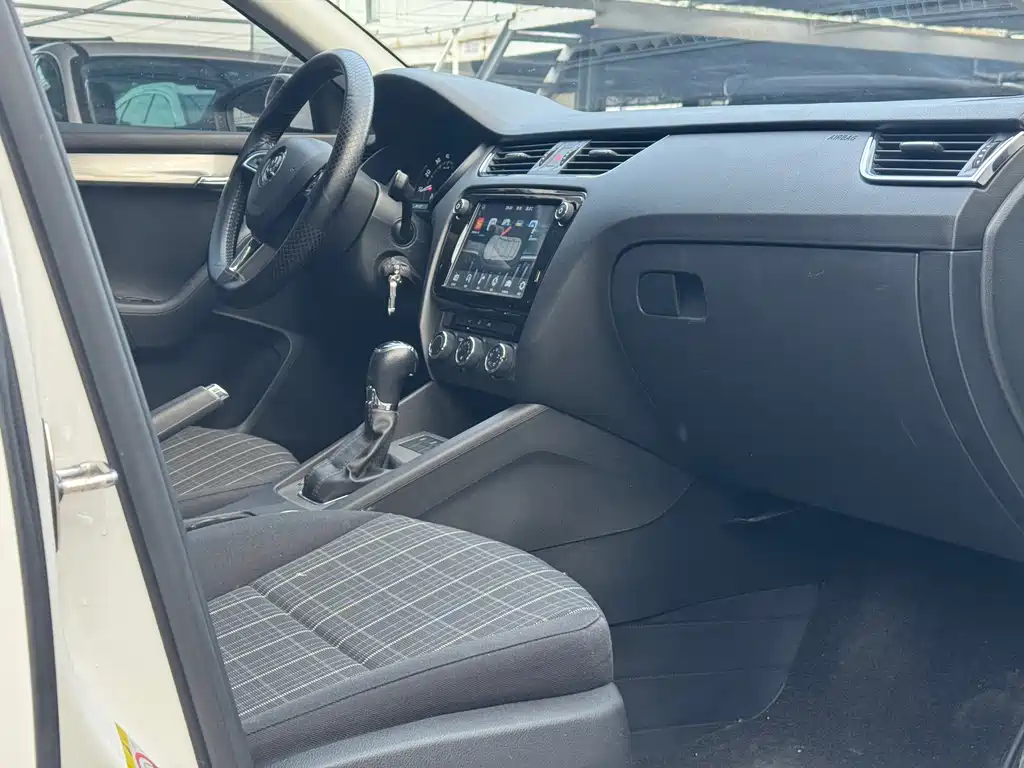Skoda Octavia 2019 — фото 8
