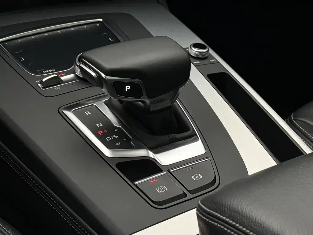 Audi Q5L 2021 — фото 16