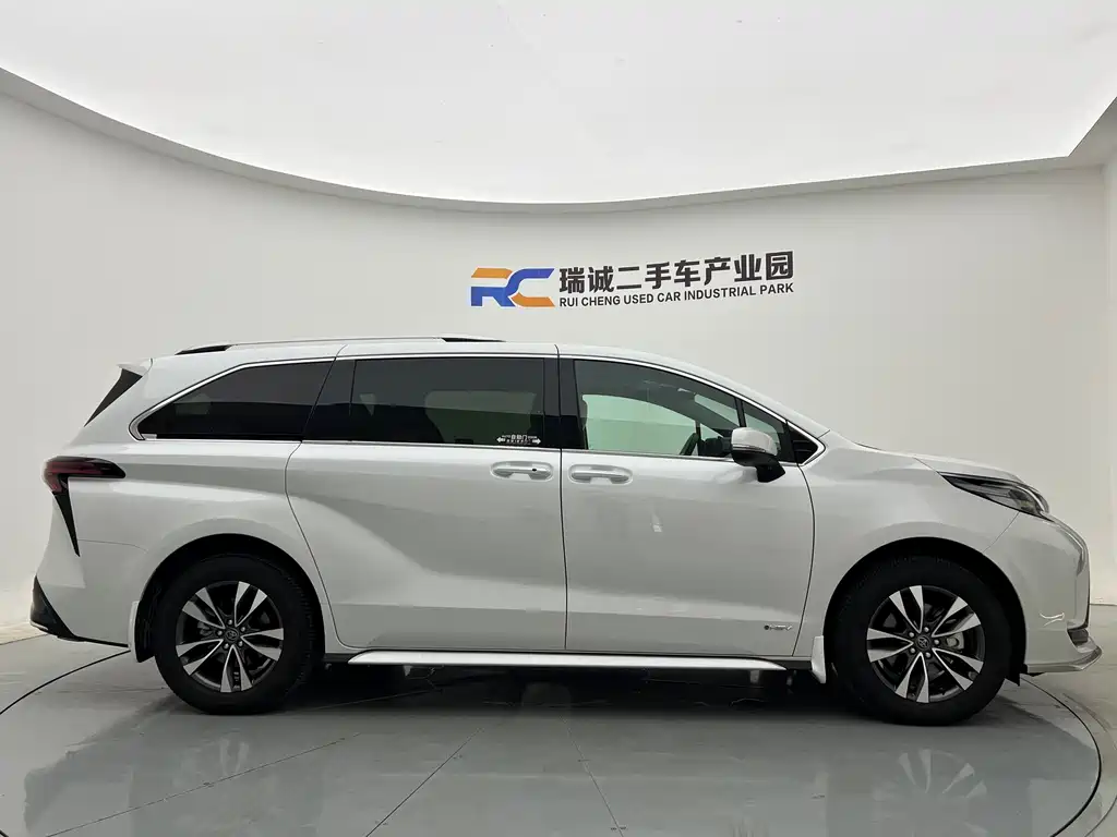 Toyota Granvia 2025
