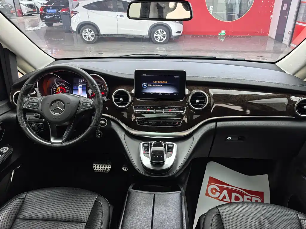 Mercedes-Benz V-Class 2018 — фото 13