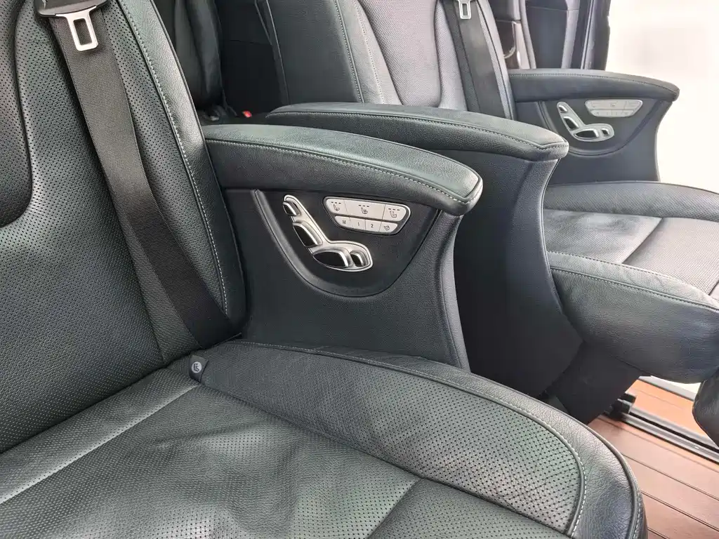 Mercedes-Benz V-Class 2018 — фото 14