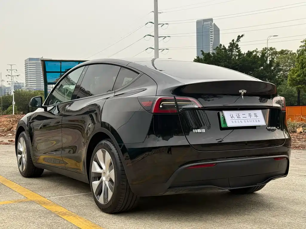 Tesla Model Y 2023 — фото 10