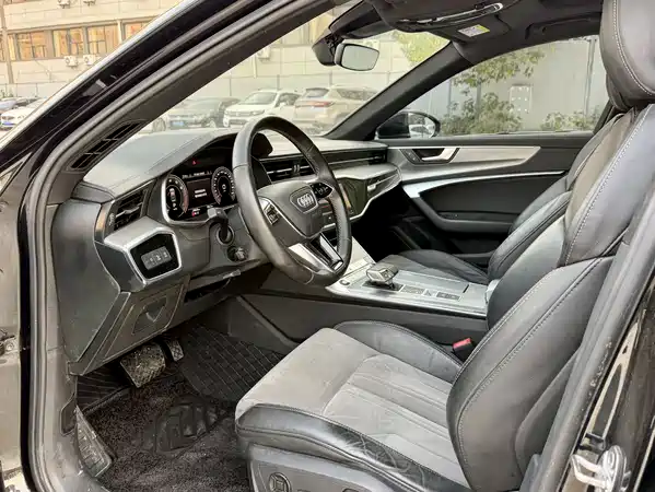 Audi A6L 2022