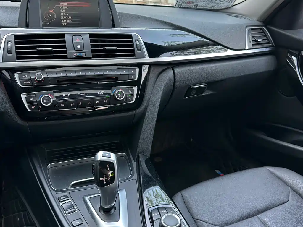 BMW 3 Series 2017 — фото 9