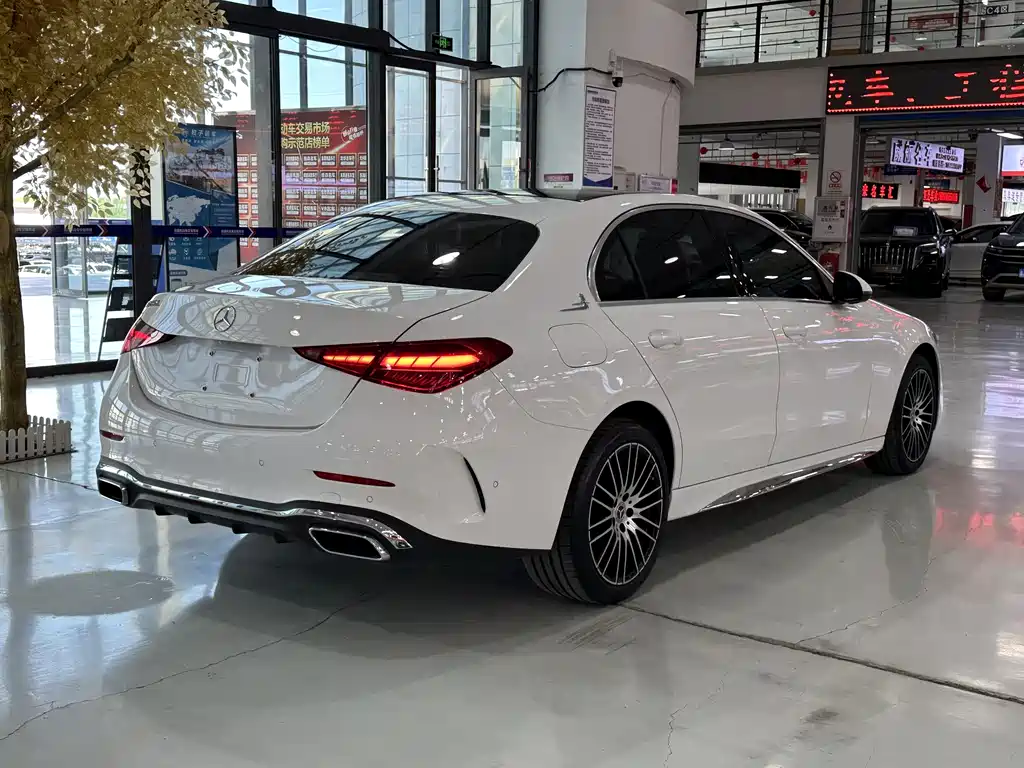 Mercedes-Benz C-Class 2023 — фото 10