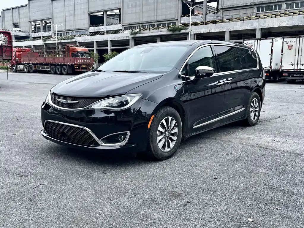 Chrysler Grand Voyager PHEV 2025 — фото 1