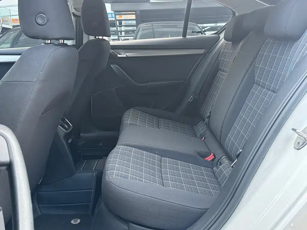 Skoda Octavia 2019 — фото 11