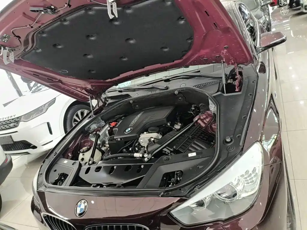 BMW 5 Series GT 2016 — фото 16