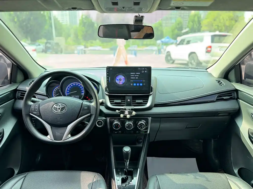 Toyota Yaris L 2022