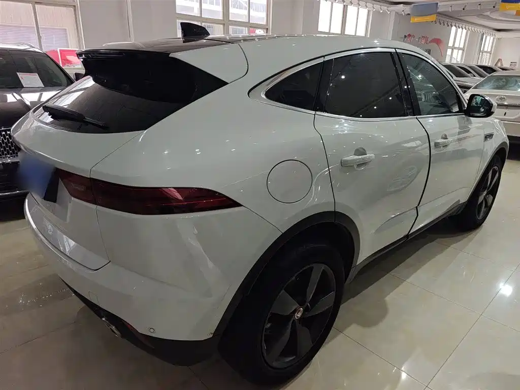 Jaguar E-PACE 2023 — фото 7