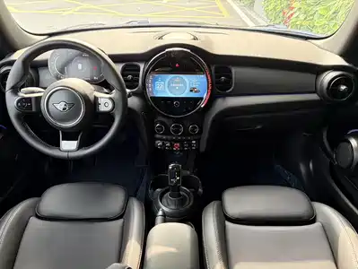 MINI MINI 2023