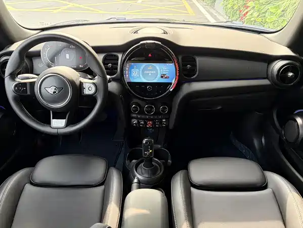 MINI MINI 2023