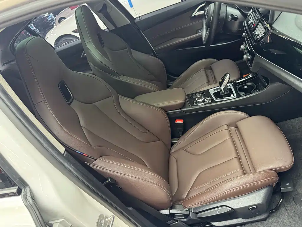 BMW 1 Series 2023 — фото 14