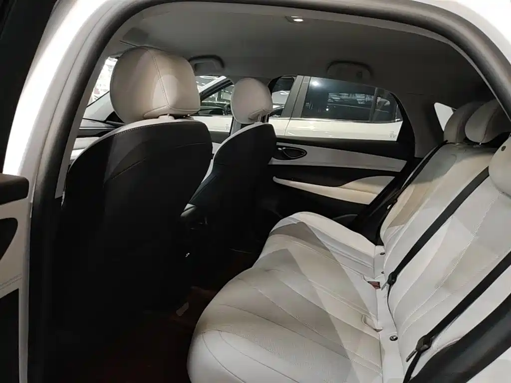 BYD Seal 05 DM-i 2025 — фото 13