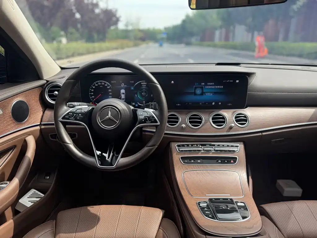 Mercedes-Benz E-Class 2022 — фото 8
