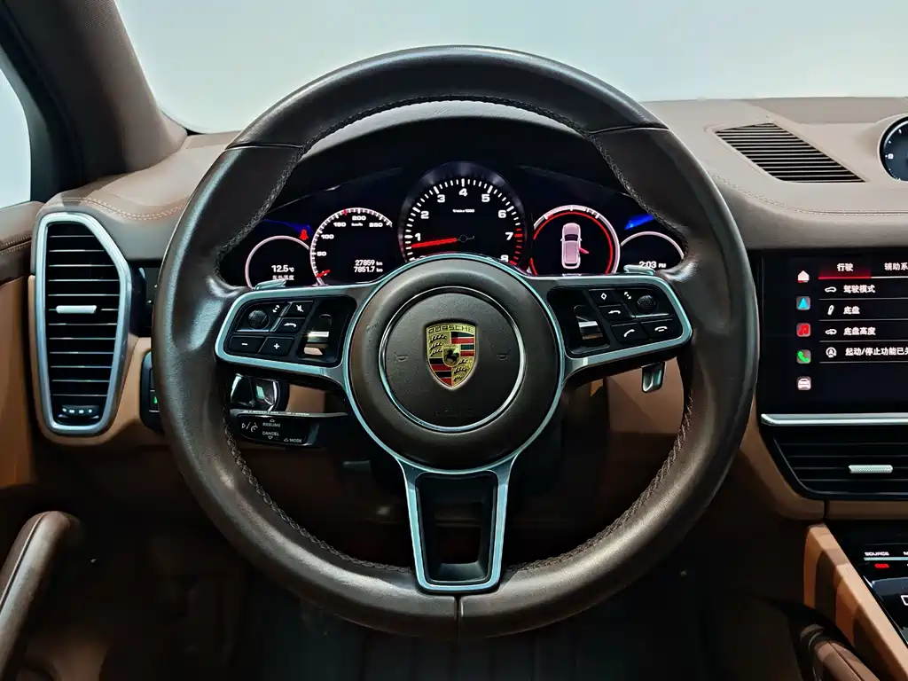 Porsche Cayenne 2023 — фото 17