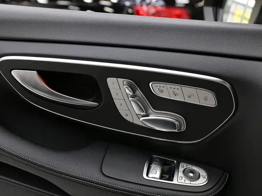 Mercedes-Benz V-Class 2022 — фото 17
