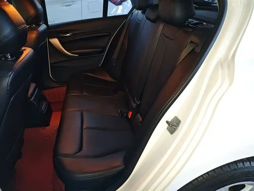 BMW 1 Series 2015 — фото 17