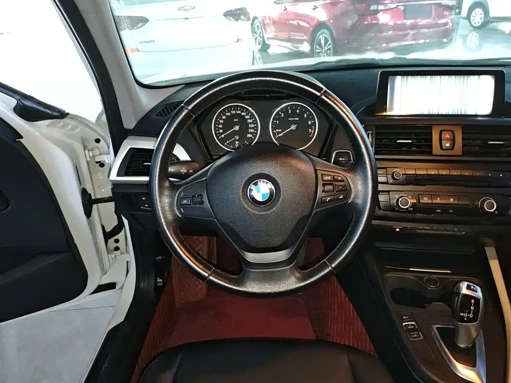BMW 1 Series 2015 — фото 11