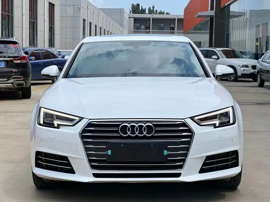 Audi A4L 2018 — фото 1
