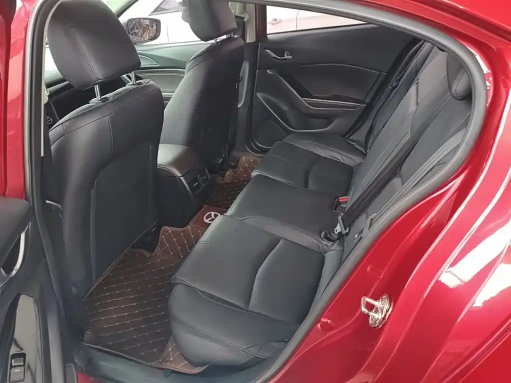 Mazda 3 Axela 2017 — фото 17