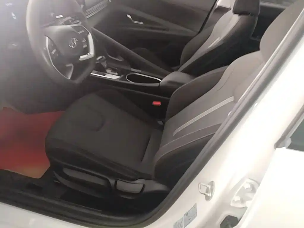 Hyundai Elantra 2023 — фото 15