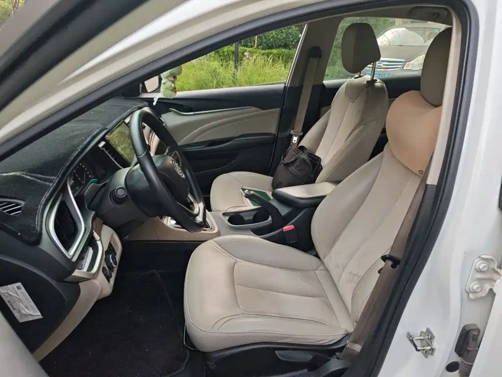 Buick Excelle 2015 — фото 8