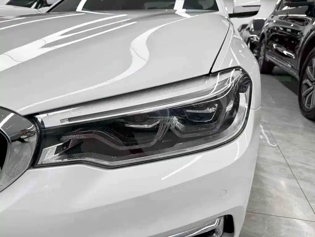 BMW 5 Series 2018 — фото 24