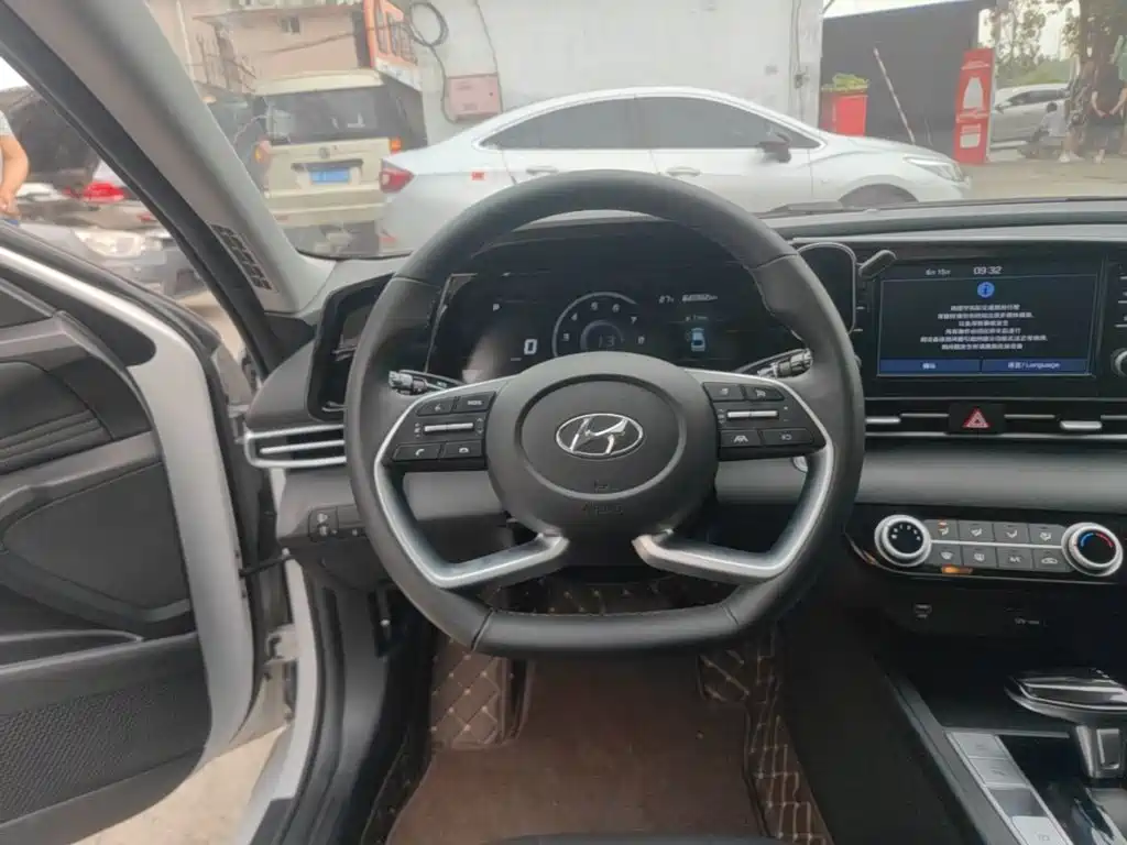 Hyundai Elantra 2022 — фото 11