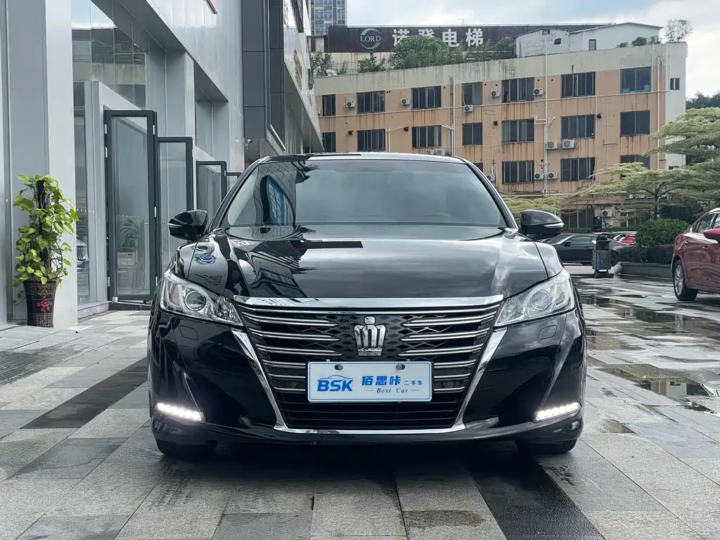 Toyota Crown 2017 — фото 2