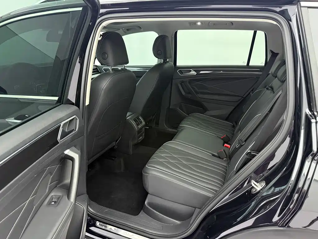 Volkswagen Tiguan L 2023 — фото 14