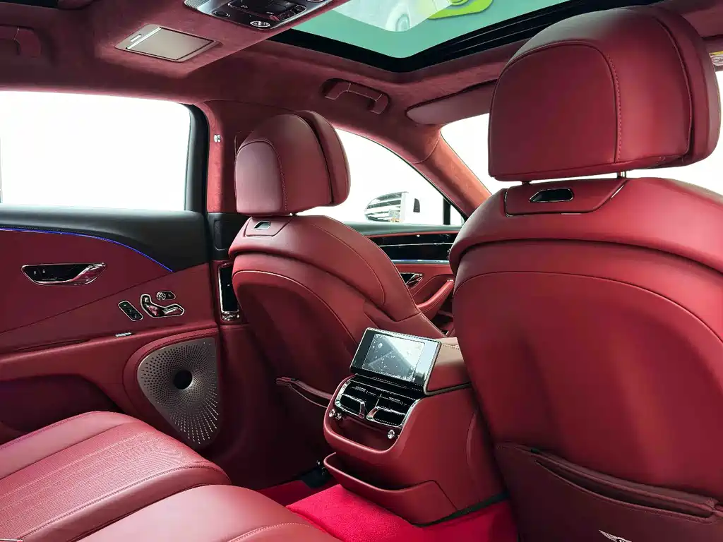 Bentley Flying Spur 2023 — фото 26