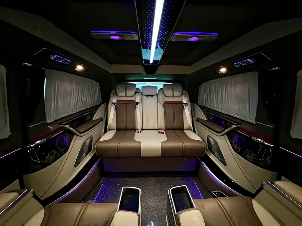 Mercedes-Benz V-Class — фото 11