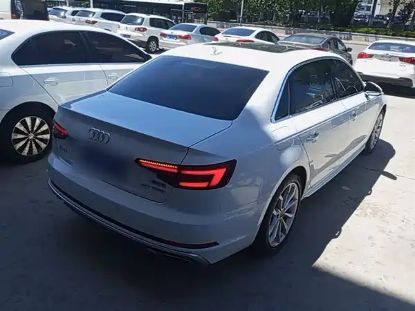 Audi A4L 2019