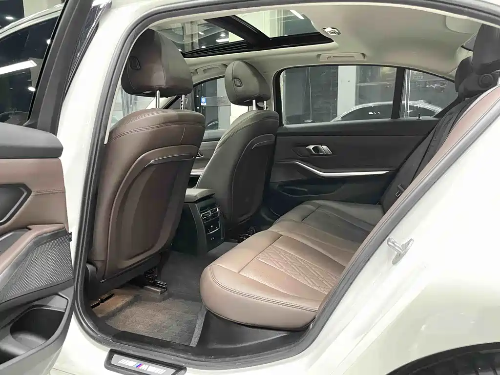BMW 3 Series 2023 — фото 10