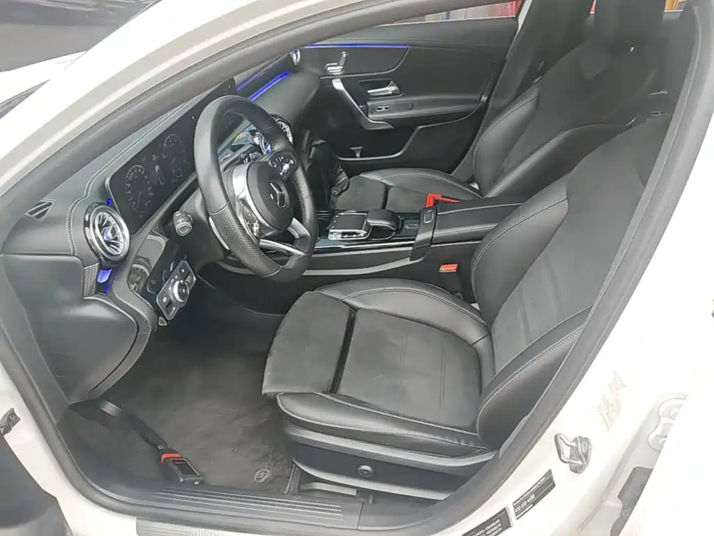 Mercedes-Benz A-Class 2019 — фото 15