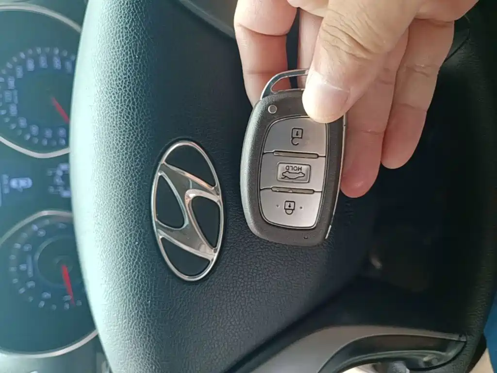 Hyundai Elantra 2016 — фото 9