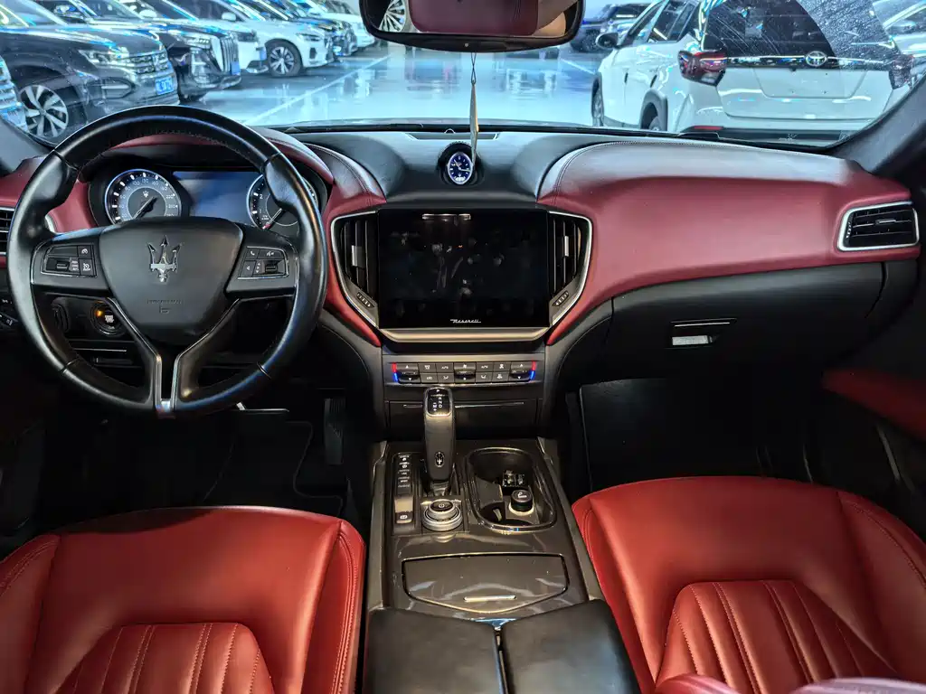 Maserati Ghibli 2021 — фото 11