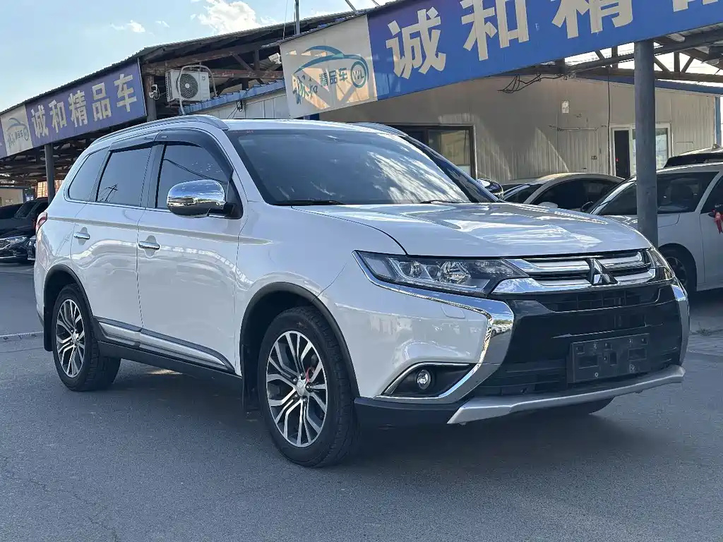 Mitsubishi Outlander 2016 — фото 3