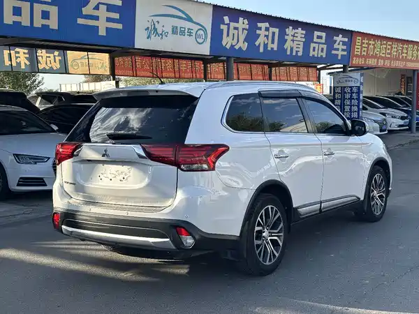 Mitsubishi Outlander 2016