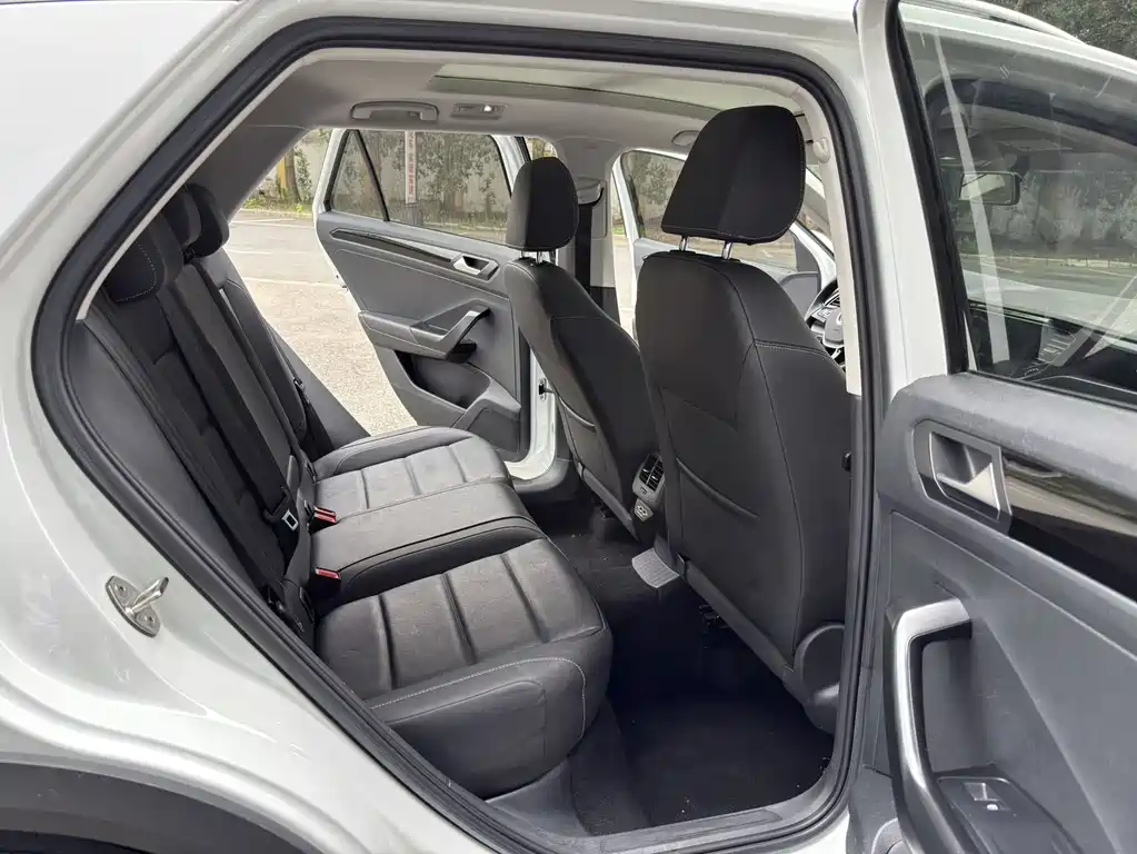 Volkswagen T-Roc 2023 — фото 14