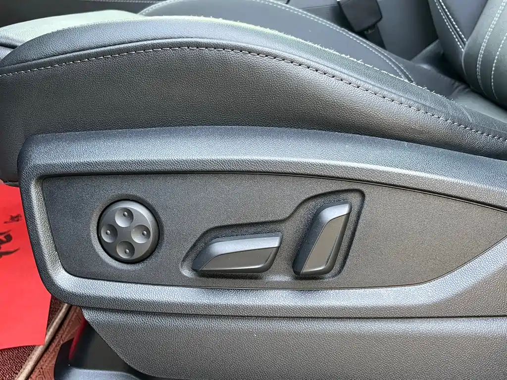 Audi Q5L 2023 — фото 20