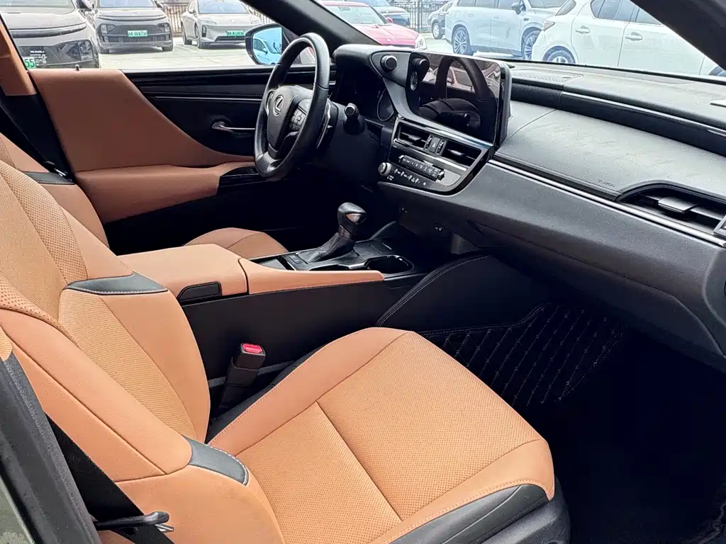 Lexus ES 2023 — фото 12