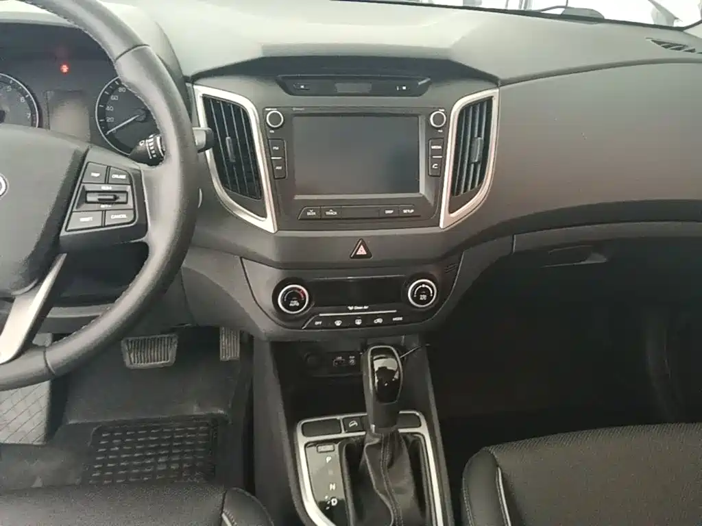 Hyundai ix25 2017 — фото 13