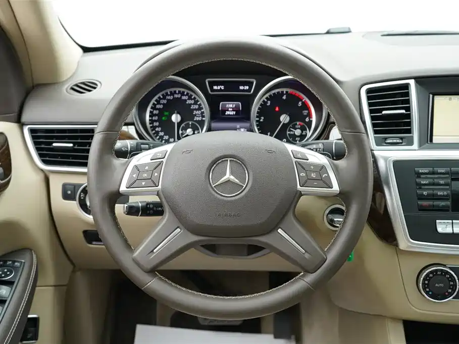 Mercedes-Benz M-Class 2015 — фото 12