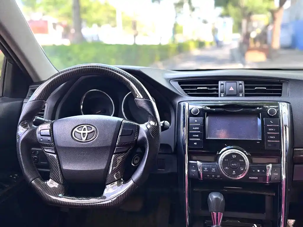 Toyota Reiz 2014