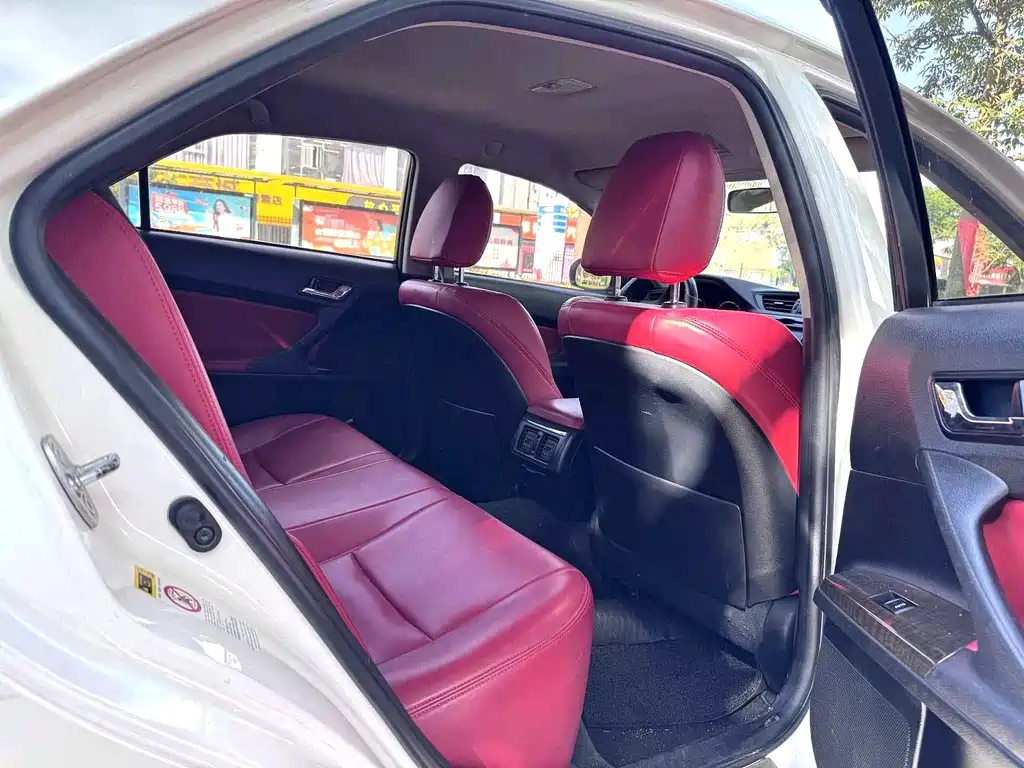 Toyota Reiz 2014