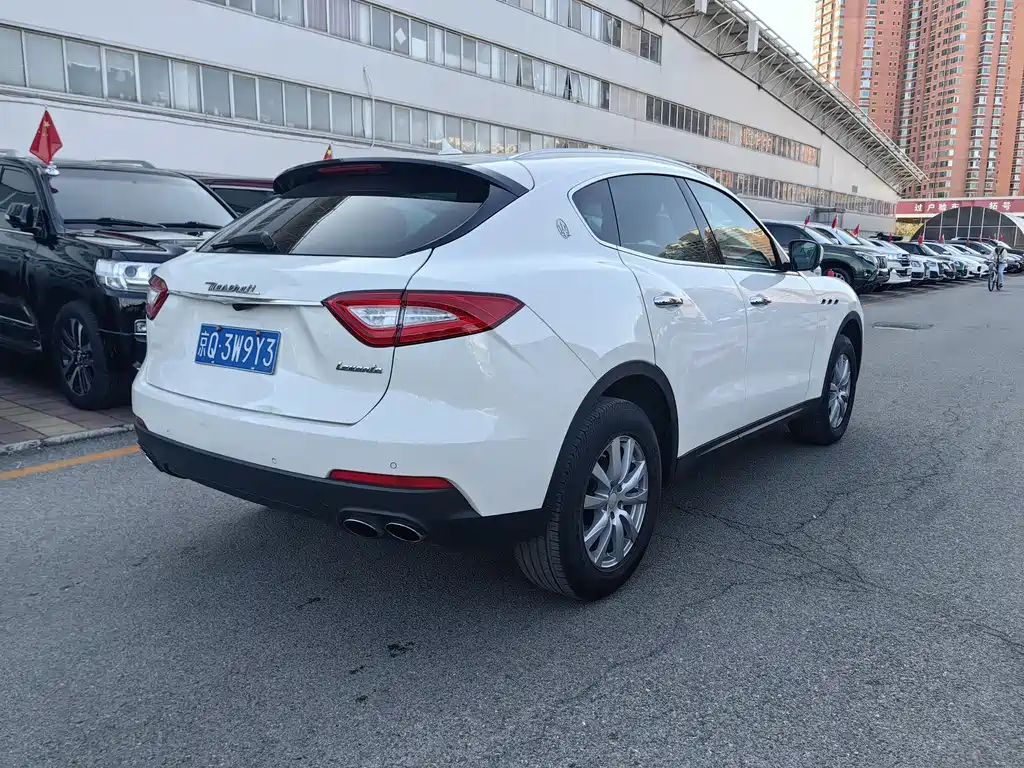 Maserati Levante 2017 — фото 9