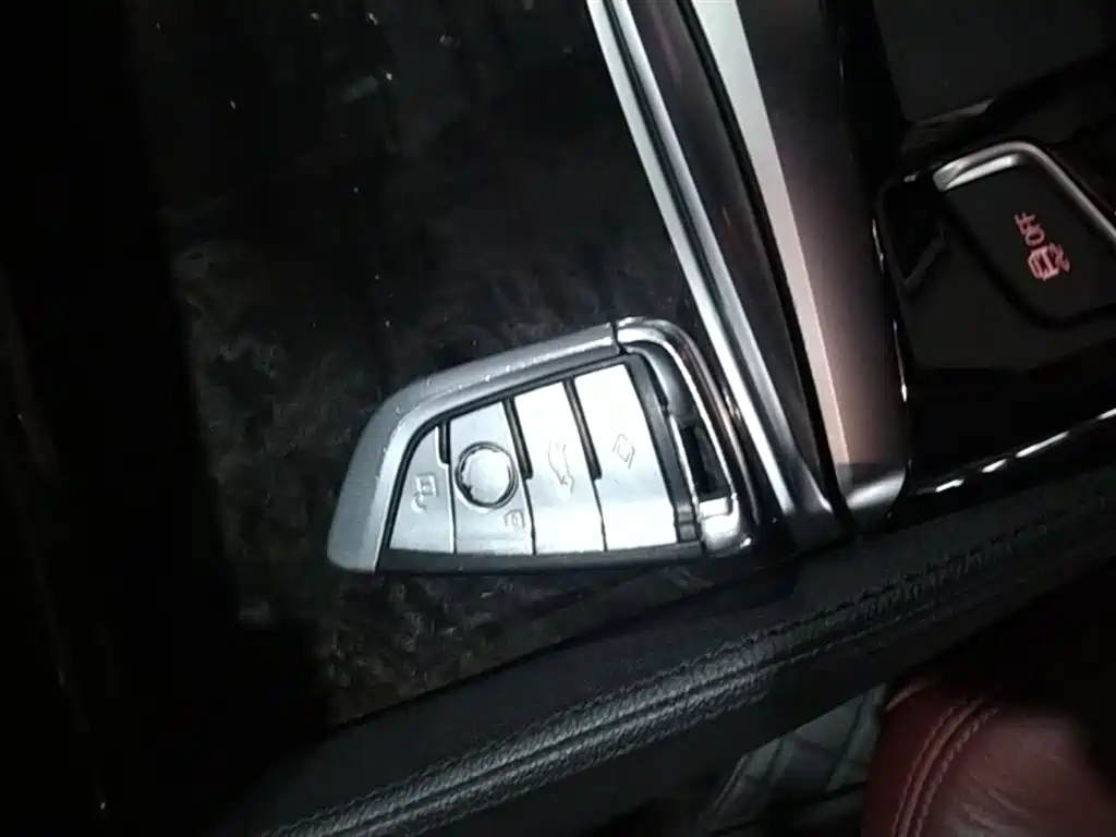 BMW 5 Series 2018 — фото 15